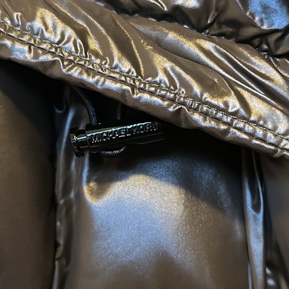 NEW!!!  MICHAEL KORS Water-Resistant Hooded Shiny Logo Print Nylon Puffer Jacket - Picture 11 of 17